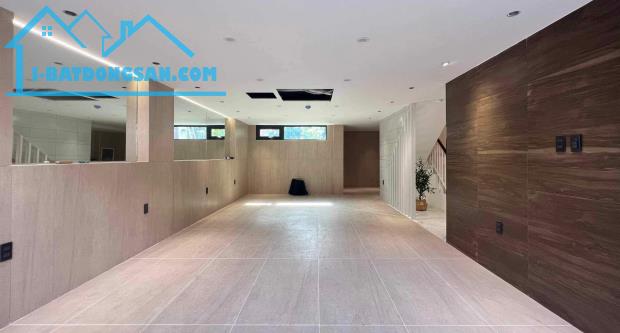 Bán toàn nhà mặt phố Lý Nam Đế hoàn kiếm kinh doanh VP DT 80 m2 giá 56,5 tỷ