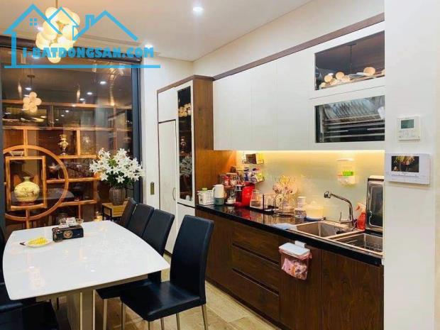 BÁN GẤP NHÀ ĐẸP THANG MÁY NGÕ 61 PHỐ HOÀNG CẦU- ĐỐNG ĐA DT64m2 ÔTÔ KD