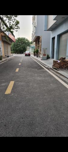 BÁN NHÀ Ở NGAY TỪ SƠN, LÔ ÁP GÓC, 179m 3T ÔTÔ 16 chỗ cất trong nhà, KD chỉ 2.8ty