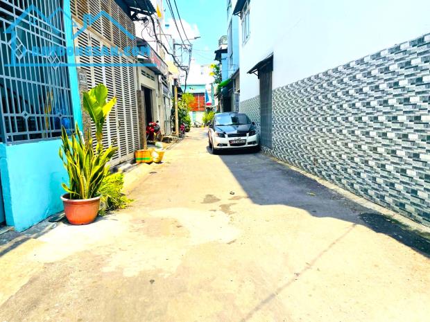 GIẢM SỐC CẢ TỶ CÒN 70 TRIỆU MỖI M2 BÁN GẤP NHÀ 2TẦNG 94M2 VỊ TRÍ ĐẸP HXH HÒA BÌNH TÂN PHÚ.