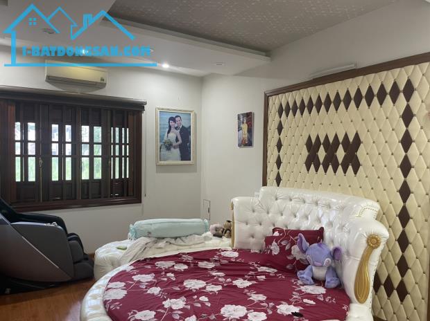 BÁN NHÀ 3 TẦNG , PHỐ BẮC CẦU- NGỌC THỤY- LONG BIÊN -HN , DT,182M2 GIÁ 12,,65 TỶ