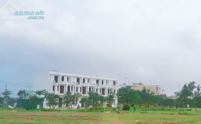 BÁN NHÀ 3 TẦNG KHU AN PHÚ SINH NGAY TRUNG TÂM QUẢNG NGÃI