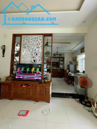 Giảm 4 tỷ còn 11,5 tỷ. Nhà biệt thự Bửu Long,tp Biên Hoà. 15x28m. SHR