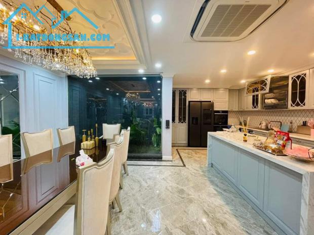 Bán Nhà Phố Nguyên Hồng, Huỳnh Thúc Kháng, Ba Đình: 140m2, MT 11m, 5 tầng, 40 tỷ. Vị trí
