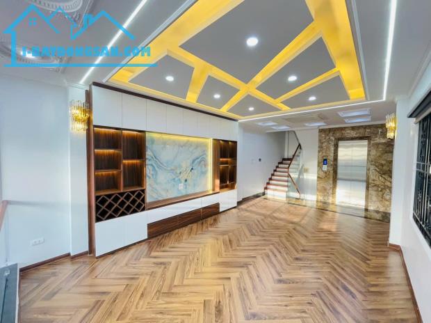 BÁN NHÀ PHỐ NGUYỄN VĂN CỪ 50M x 6T, THANG MÁY, ÔTÔ TRÁNH, VỈA HÈ, KINH DOANH. GIÁ 13.8 TỶ