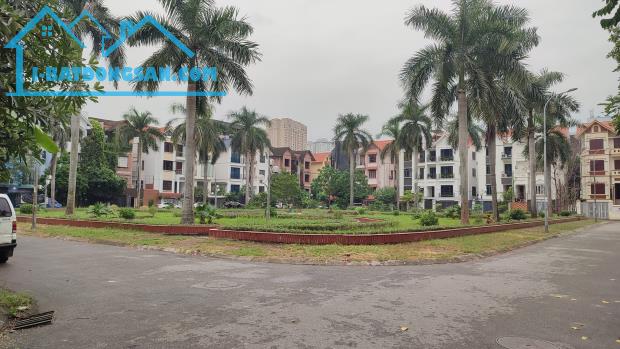 Bán Biệt thự Thô cầu bươu 127m mt8m đẳng cấp tương lai,Hàng xóm toàn Lâu đài