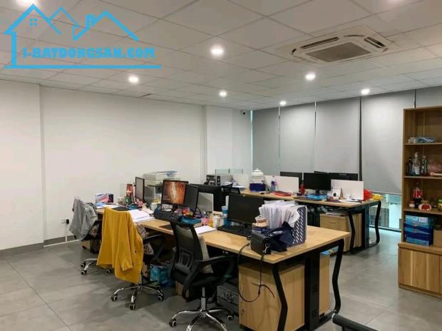 ĐẸP TÒA VĂN PHÒNG THÁI HÀ Ô TÔ TRÁNH THANG MÁY 81m2 MT 7.9m DÒNG TIỀN 1 TỶ/NĂM hơn 20 tỷ