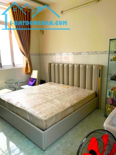 NHÀ ĐẸP GẦN MẶT TIỀN Ô TÔ NGỦ HXH HÒA BÌNH TÂN PHÚ - 2TẦNG 2PN 76M2 NỞ HẬU - CHỈ 6,9 TỶ TL