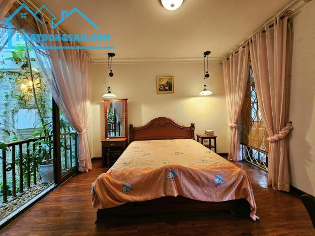 Bán nhà Đội Cấn – Ba Đình – 100m2 – Mặt tiền 7m – Ô tô vào nhà – 25 tỷ .