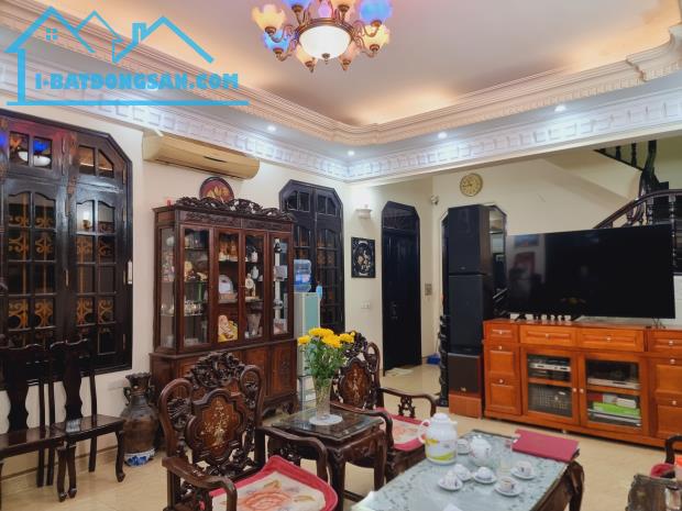 Đội Cấn – Ba Đình 170m2 – MT10m – Ô tô vào nhà – 37,9 tỷ .