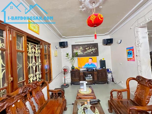Hoàng Quốc Việt – 70m2 – Mặt tiền 6m – Ô tô vào nhà – 12.3 tỷ .