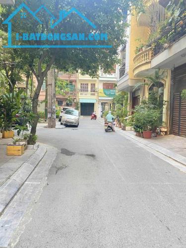 BÁN ĐẤT NGUYỄN VĂN CỪ- LONG BIÊN 82M, MT 8.1M, VỈA HÈ, ÔTÔ TRÁNH, KINH DOANH. GIÁ 16 TỶ 8