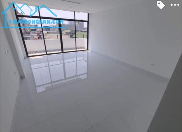 Chính chủ bán toà văn phòng phố Phạm Văn Đồng 300m2x9T nhỉnh hơn 160 tỷ