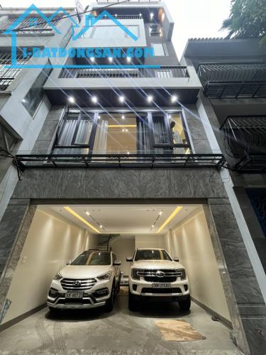 Siêu Phẩm 7 Tầng Thang Máy Nguyễn Văn Cừ,55M, MT 5,5M, Cạnh Phố KD,ÔTô Tránh.Gía 18Tỷ.