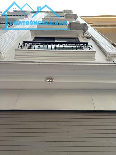 Nhà mới Trần Cung ở ngay, trước nhà 3m, 50m ra phố, KD nhỏ 31m2 5 tầng MT 3.5 4.x tỷ