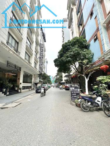 Bán toà văn phòng Dương Khuê, Cầu Giấy 110M2 10T MT9,6m Vỉa hè 3m 4 Ô Tô tránh