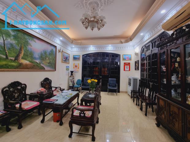 Bán nhà Nghĩa Đô – Phân lô – Ô tô – 70m2 – MT7m – Ô tô vào nhà – 12,3 tỷ .