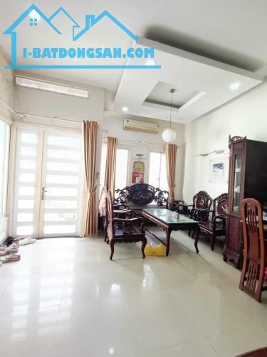 Bán Biệt Thự View công viên Quận 7 siêu đẹp120m2 , 3 lầu , 17 tỷ