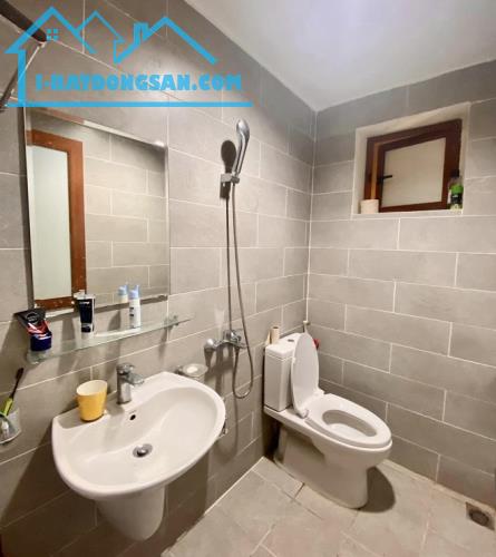 Gara ô tô! Phân lô Ngọc Hà vài bước ra CV Bách Thảo. Chủ tự xây gần 5 năm. DT 50m2 hơn 9T