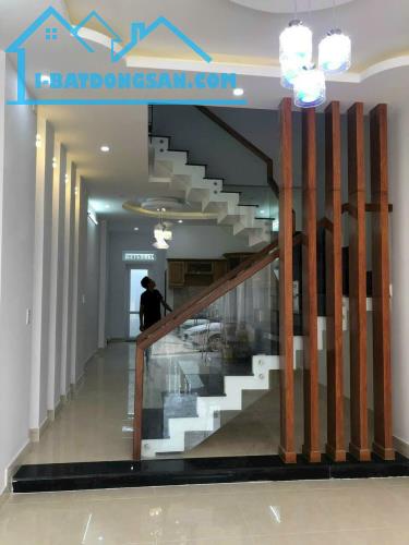 Bán nhà 3 lầu mới 100% kdc Võ Thị Sáu, P.Thống Nhất. DT 4,2 x20m. Giá 7 tỷ 800tr.