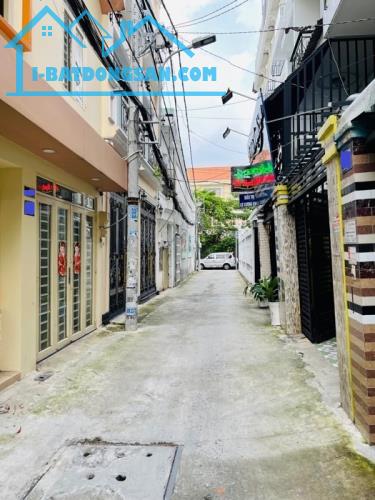 Nhà 1 Trệt 1 Lầu Rất Đẹp rộng 114m2 Quận 7, nội thất cao cấp, 50m ra mặt tiền