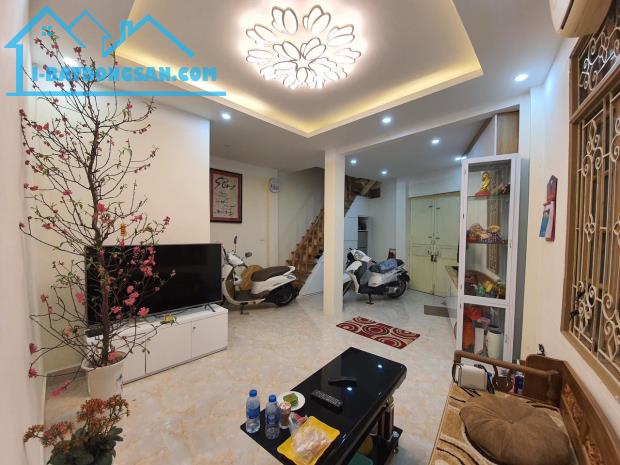 Bán Nhà Hào Nam Đống Đa 35m Đẹp Lô Góc