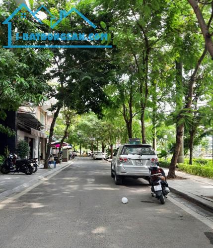 Nhà Trịnh Công Sơn. Ô tô đỗ cửa, gần Lotte Tây hồ. Dòng tiền 30tr/tháng. DT 82m2 hơn 14 tỷ
