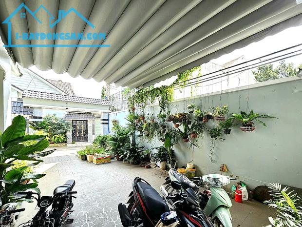 BÁN NHÀ TRẢNG DÀI MÁI THÁI, GẦN CHỢ, SỔ HỒNG RIÊNG, ĐƯỜNG RỘNG, SÂN ĐẬU 3 OTO