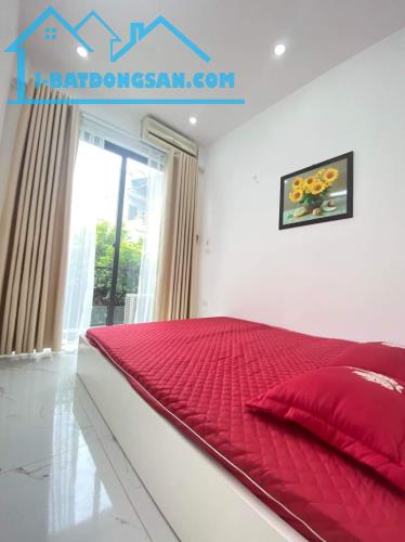 Bán gấp nhà phố Hoàng Mai 30m2*4 tầng, MT 3m, giá 7 tỷ