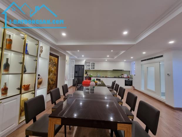 Mặt Phố Hàm Long - Mặt tiền 5,5m – 175m2 – 9 Tầng – Xây hết đất – Vỉa hè rộng – 145 tỷ .