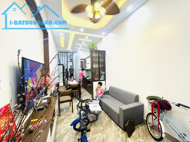 Bán gấp nhà mặt ngõ ô tô, kinh doanh sầm uất, phố Đại La 50m2*5 tầng, giá 7 tỷ 400 triệu