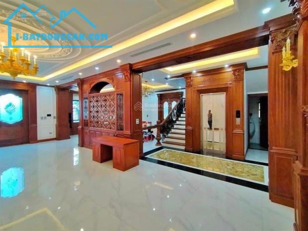 Bán biệt thự khu Lão Thành Cách Mạng, Cầu Giấy, 155m2 x 5 tầng - LH: 0917150993