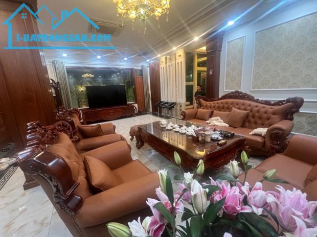 Tôi bán biệt thự Bùi Quốc Khái khu Tây Nam hồ Linh Đàm view công viên 205m2 chỉ 35.8 tỷ.