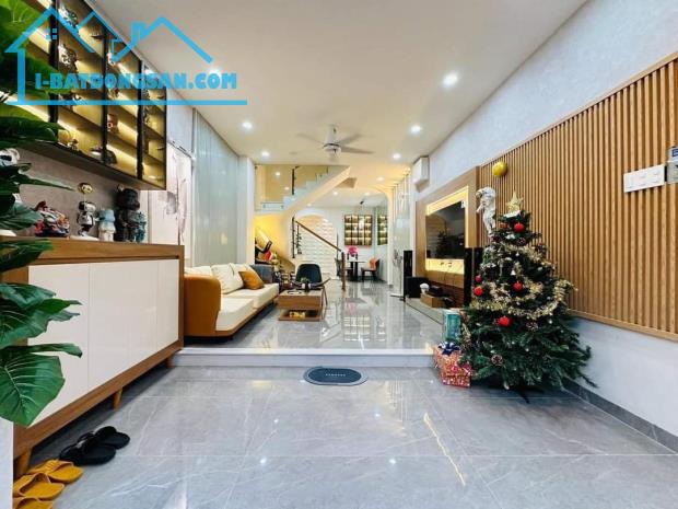 BÁN GẤP NHÀ NGUYỄN SƠN – LONG BIÊN, 55M x 5T, GARA Ô TÔ, FULL ĐỒ. GIÁ 12.5 TỶ