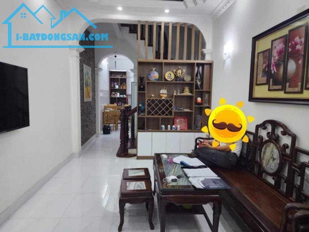 Bán nhà Phố Lê trọng Tấn, Quận Thanh Xuân. DT: 42m. Giá: 12, 5 tỷ. phân lô Quân đội
