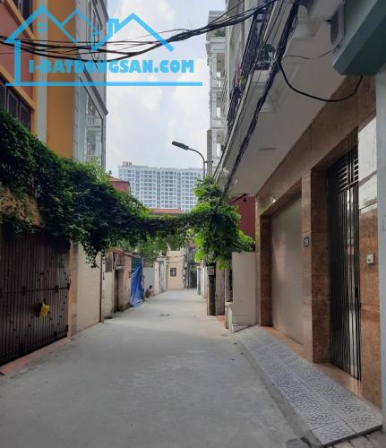 Phân lô Đỗ Nhuận gần Cv Hòa Bình. Ngõ ô tô thông KD Chủ tự xây hơn 3 năm. Lô góc 60m2 10T