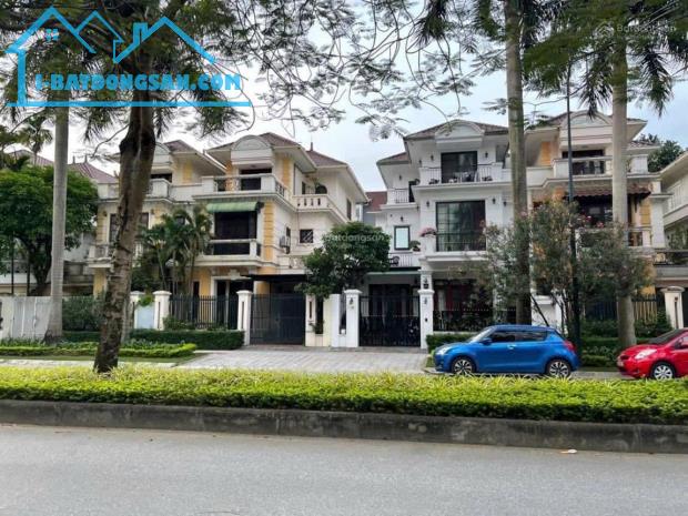 Bán biệt thự song lập Ciputra, vị trí đẹp, mặt đường lớn, gần trường học, hồ Tây, tiện ích