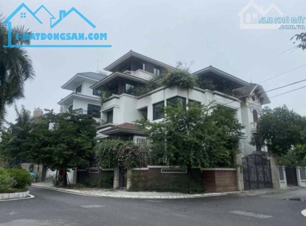 BÁN BIỆT THỰ KĐT MỚI DỊCH VỌNG, CẦU GIẤY 300m2, ĐẲNG CẤP CHÂU ÂU, GIÁ RẺ