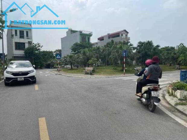 ĐẤT HƯƠNG MẠC MẶT KINH DOANH Ô TÔ ĐỖ CỬA 1 TỶ GẦN 70M2 MT5M