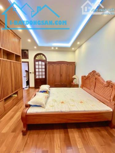 SIÊU BIỆT THỰ TRUNG TÂM CẦU GIẤY 210M - 5 TẦNG - THANG MÁY . GIÁ CHỈ 70 TỶ