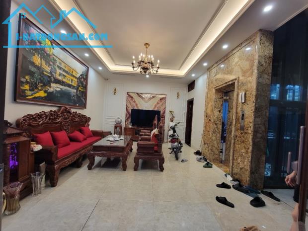 Bán nhà phố Tứ Liên,diện tích 45m2,gara ô tô,giá 12.5 tỷ
