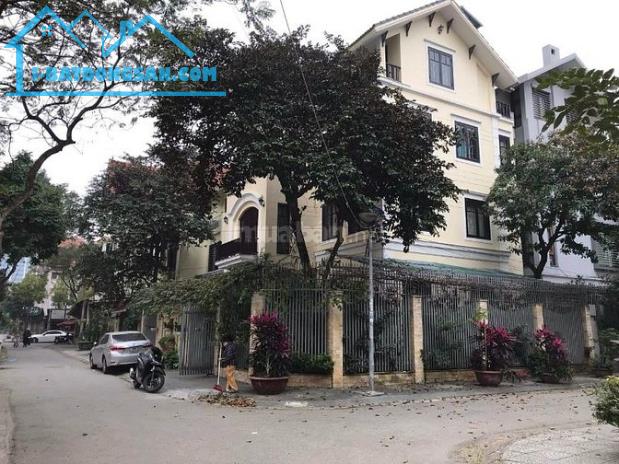 Chủ cần bán căn Biệt Thự Lưu Hữu Phước, Q Nam Từ Liêm : 220m - 5T - MT 30m - 53 tỷ