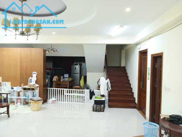 Pent House Chung Cư Skylight ngõ Hòa Bình 6 Minh Khai-TẦNG CAO-4 NGỦ-4 WC-2 SLOT Ô TÔ