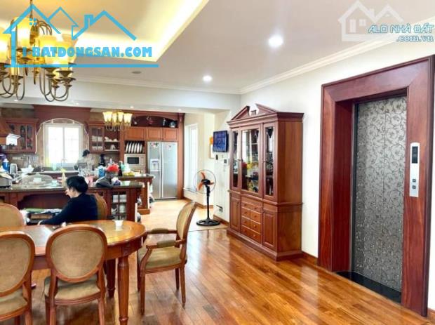 Bán Biệt thự KĐT Yên Hòa Cầu Giấy: 198m2 - 5 tầng - nội thất đẹp - thang máy . Giá 59 tỷ