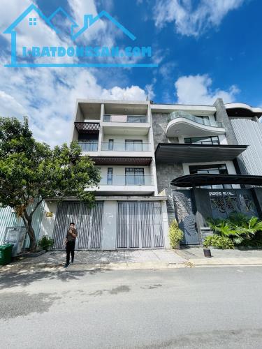 Bán Biệt Thự Đẹp Hầm 4 Tầng Ngay Nguyễn Quý Cảnh 152m2 (8mx19m)-Giá 48 Tỷ TL