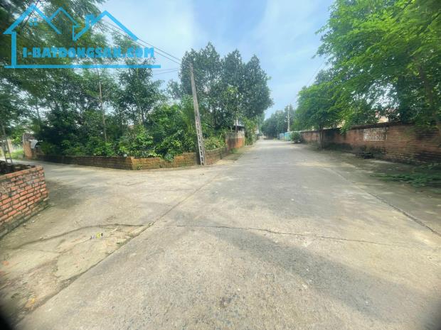 90m2 đối diện trường tiểu học đồng trạng cổ đông giá nhỉnh 2ty sổ đỏ cất két