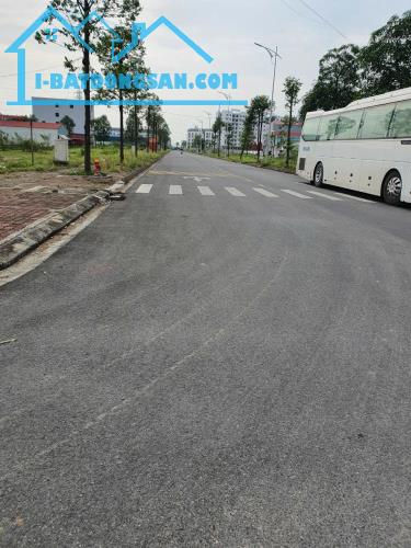 Bán Nhà KĐT Yên Trung thụy hòa Yên Phong 100m2 x 3 tầng full đồ đường 20m via hè giá 2,99t