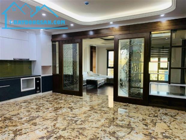 Bán nhà mặt phố Xuân Đỉnh –thang máy-kinh doanh-oto tránh 96m 5T 19.5tỷ