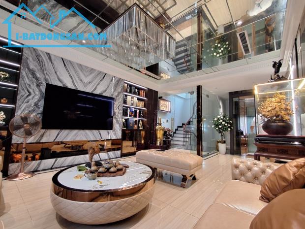 Siêu Phẩm 7 Tầng Thang Máy Nguyễn Văn Cừ,55M, MT 5,5M, Cạnh Phố KD,ÔTô Tránh.Gía 18 Tỷ.