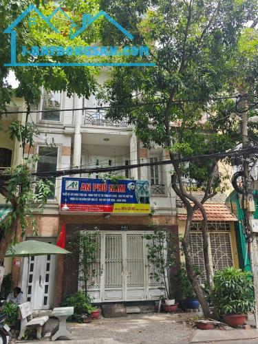nhà 6x15m 3 lầu đường 40 Khu Tân Quy đông P tân phong Quận 7. hg nam